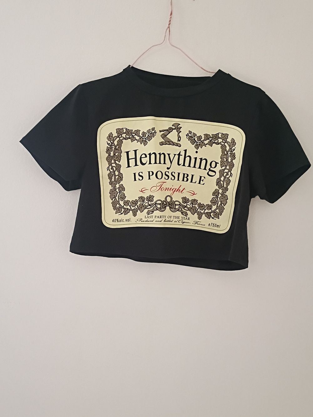 Fashion Nova Black Cropped Graphic Tee XS